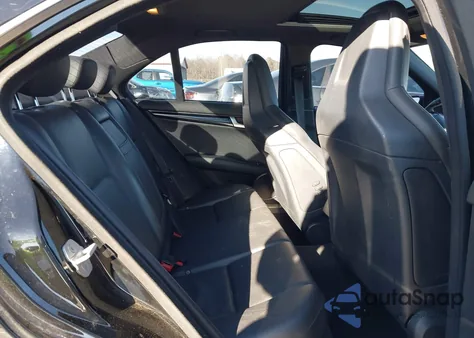 2013 Mercedes-Benz C 300 Sport 4Matic z USA, uszkodzony, nr VIN WDDGF8AB2DR251055